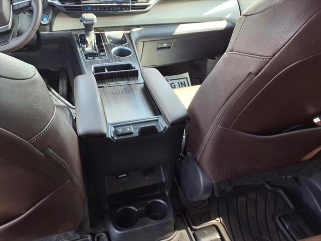 2023 Toyota Sienna Platinum