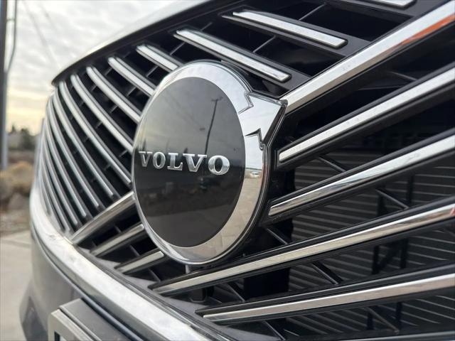 2026 Volvo XC90 Core, B6 AWD Gas (mild hybrid), Gasoline, Bright, 7 Seats