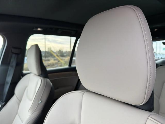 2026 Volvo XC90 Core, B6 AWD Gas (mild hybrid), Gasoline, Bright, 7 Seats
