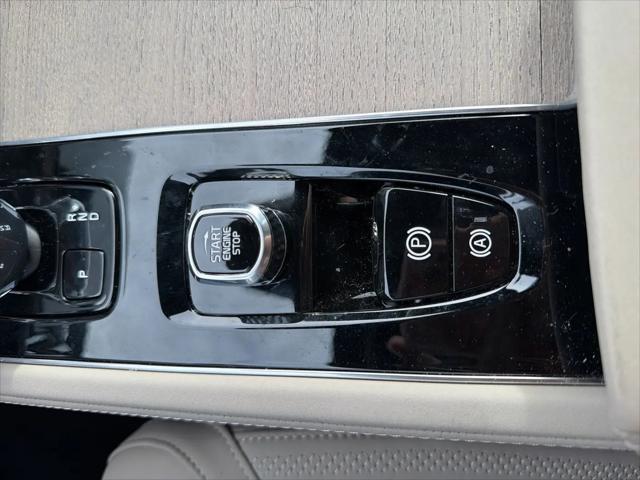 2026 Volvo XC90 Core, B6 AWD Gas (mild hybrid), Gasoline, Bright, 7 Seats