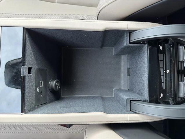 2026 Volvo XC90 Core, B6 AWD Gas (mild hybrid), Gasoline, Bright, 7 Seats