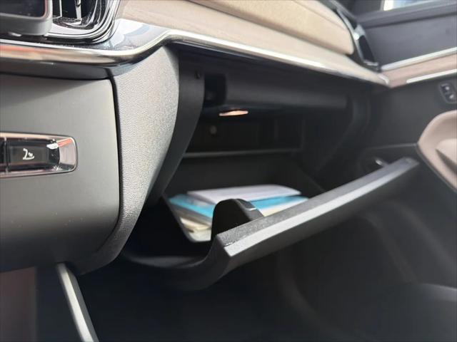 2026 Volvo XC90 Core, B6 AWD Gas (mild hybrid), Gasoline, Bright, 7 Seats