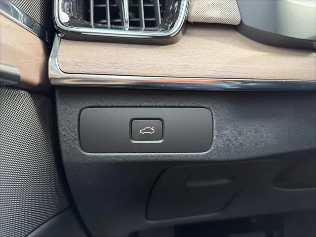 2026 Volvo XC90 Core, B6 AWD Gas (mild hybrid), Gasoline, Bright, 7 Seats