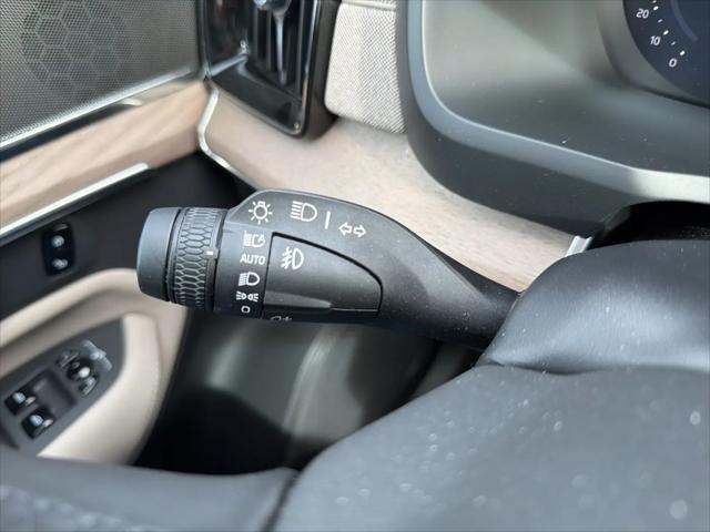 2026 Volvo XC90 Core, B6 AWD Gas (mild hybrid), Gasoline, Bright, 7 Seats