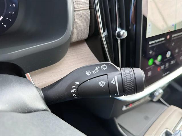 2026 Volvo XC90 Core, B6 AWD Gas (mild hybrid), Gasoline, Bright, 7 Seats