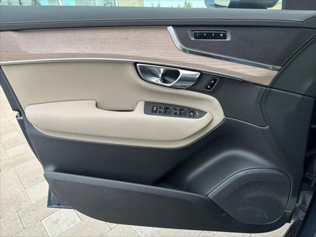 2026 Volvo XC90 Core, B6 AWD Gas (mild hybrid), Gasoline, Bright, 7 Seats