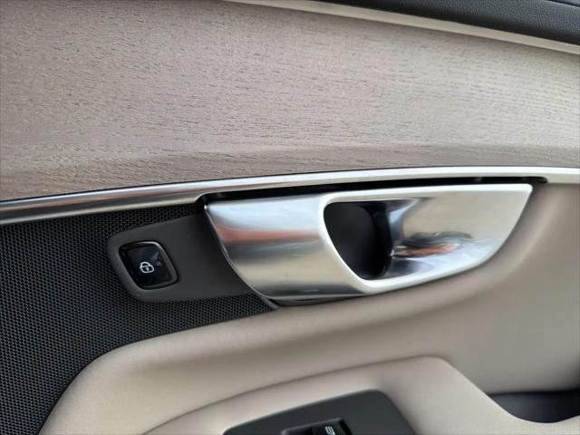 2026 Volvo XC90 Core, B6 AWD Gas (mild hybrid), Gasoline, Bright, 7 Seats