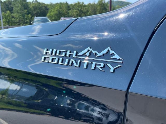 2025 Chevrolet Suburban 4WD High Country