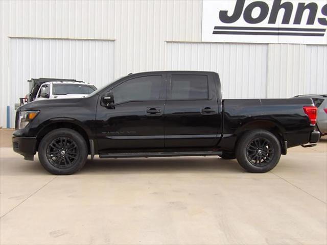 2018 Nissan TITAN SV