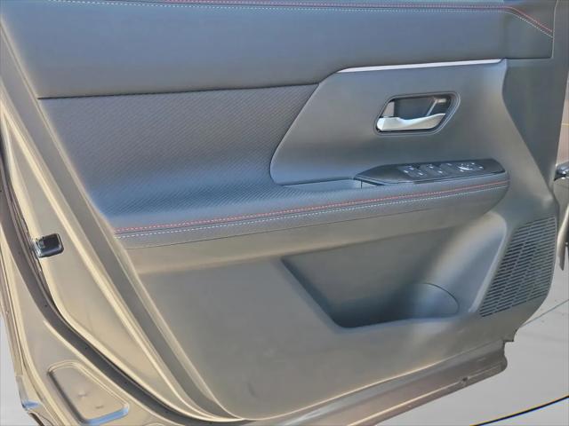 2025 Nissan Kicks SR FWD