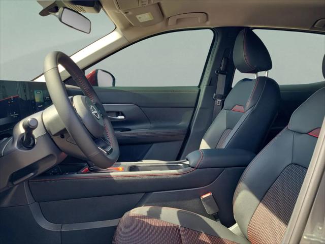 2025 Nissan Kicks SR FWD