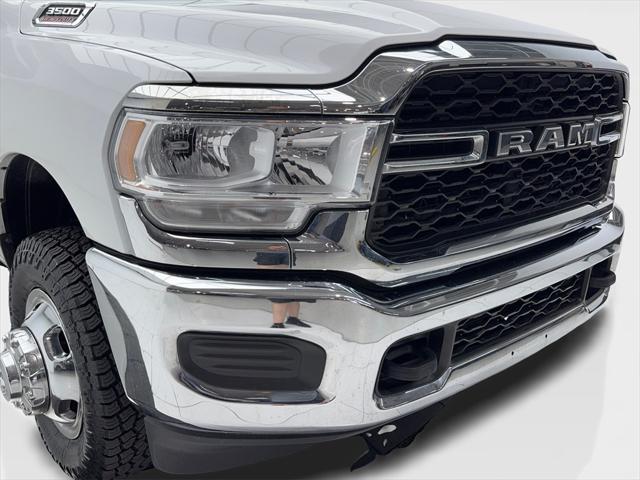 2022 RAM 3500 Tradesman Regular Cab 4x4 8 Box