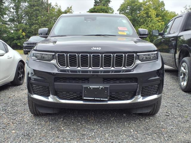 2022 Jeep Grand Cherokee L Laredo 4x4