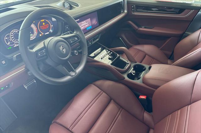 2025 Porsche Cayenne E-Hybrid Turbo