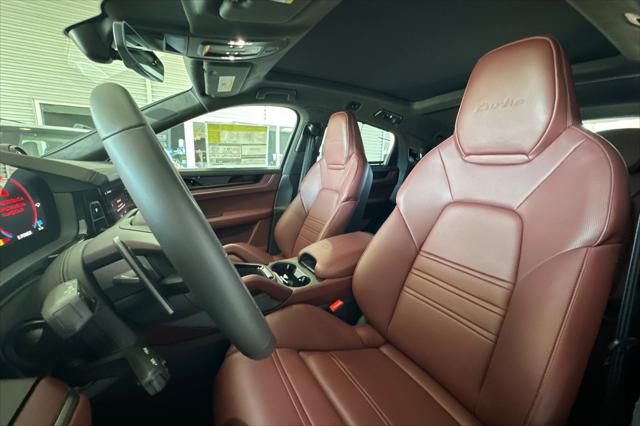 2025 Porsche Cayenne E-Hybrid Turbo