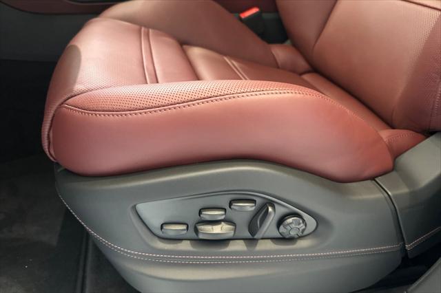 2025 Porsche Cayenne E-Hybrid Turbo