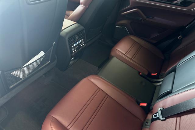 2025 Porsche Cayenne E-Hybrid Turbo