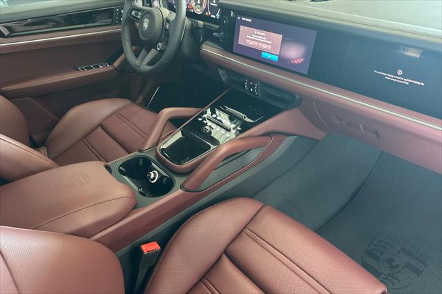 2025 Porsche Cayenne E-Hybrid Turbo