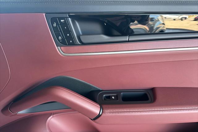 2025 Porsche Cayenne E-Hybrid Turbo