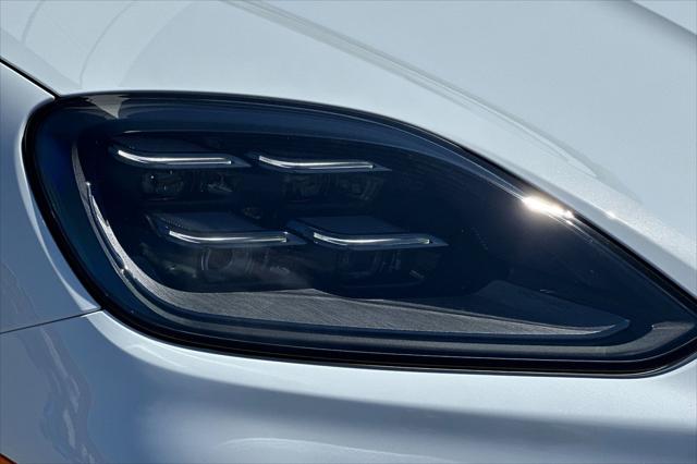 2025 Porsche Cayenne E-Hybrid Turbo