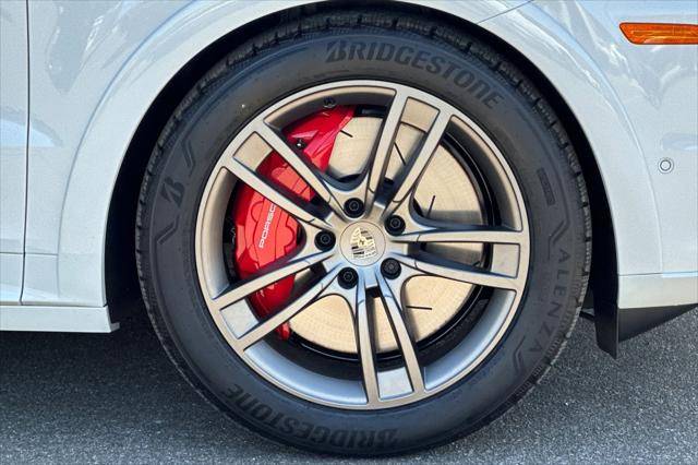 2025 Porsche Cayenne E-Hybrid Turbo