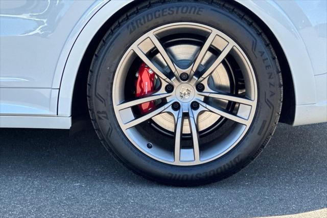 2025 Porsche Cayenne E-Hybrid Turbo