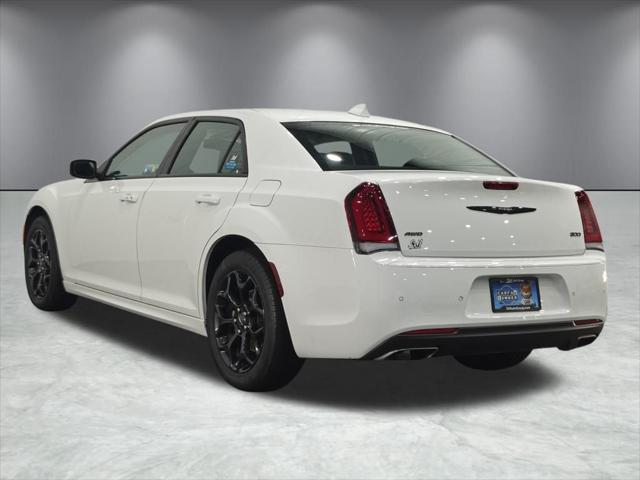 2021 Chrysler 300 Touring L AWD