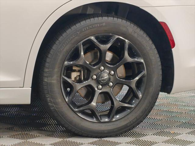 2021 Chrysler 300 Touring L AWD