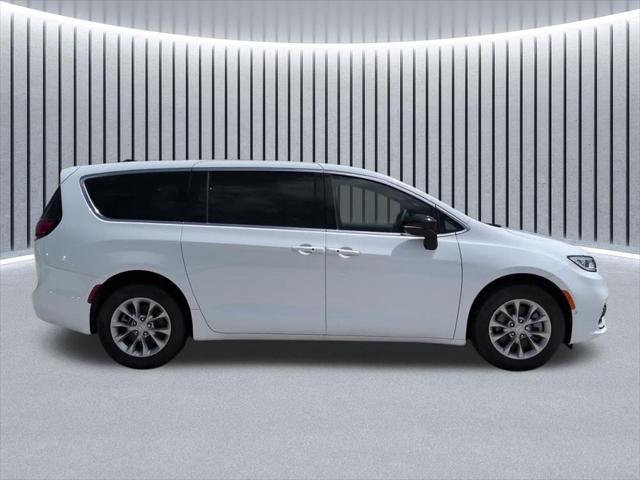 2026 Chrysler Pacifica Select AWD