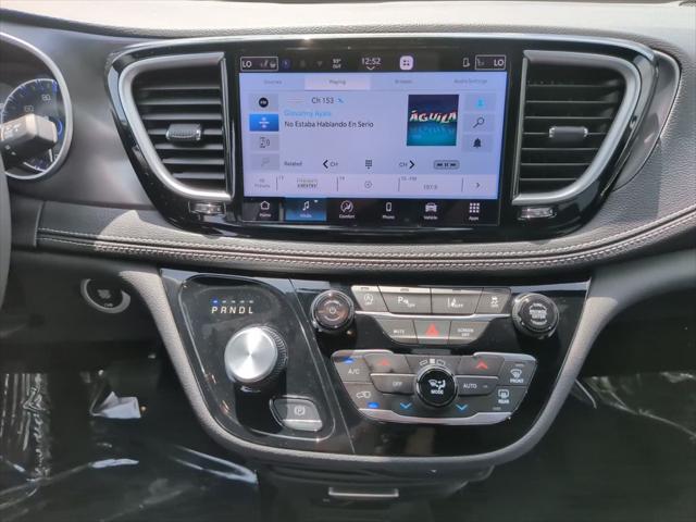 2026 Chrysler Pacifica Select AWD