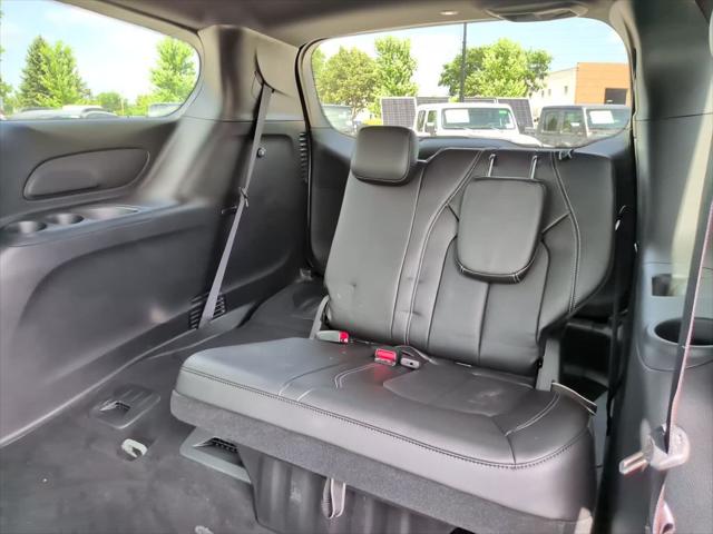 2026 Chrysler Pacifica Select AWD