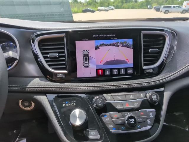 2026 Chrysler Pacifica Select AWD