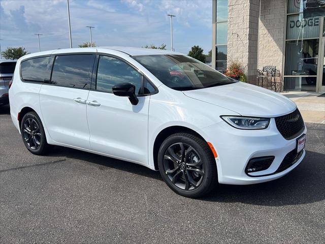 2026 Chrysler Pacifica PACIFICA SELECT AWD