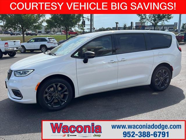 2026 Chrysler Pacifica PACIFICA SELECT AWD