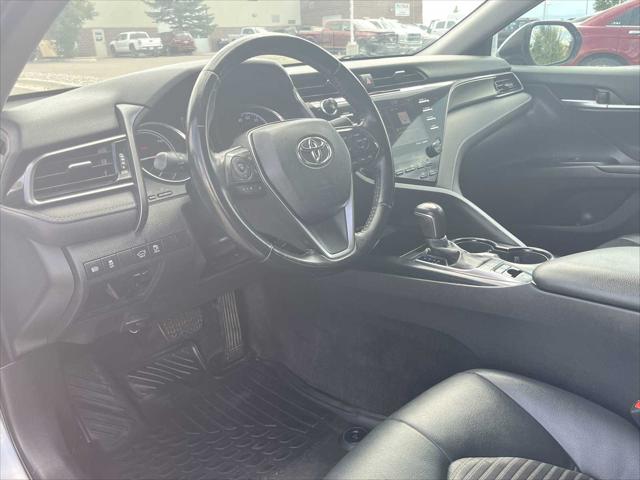 2020 Toyota Camry SE Hybrid
