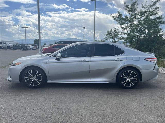 2020 Toyota Camry SE Hybrid