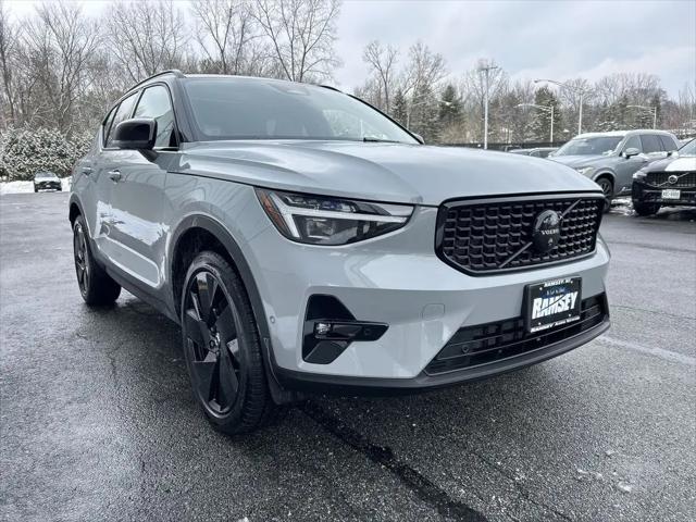 2026 Volvo XC40 Black Edition Ultra, B5 AWD Gas (mild hybrid)