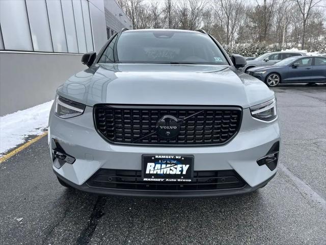 2026 Volvo XC40 Black Edition Ultra, B5 AWD Gas (mild hybrid)