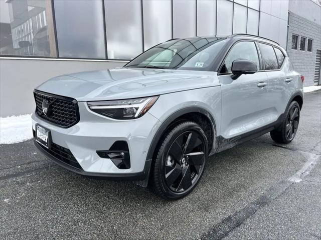 2026 Volvo XC40 Black Edition Ultra, B5 AWD Gas (mild hybrid)