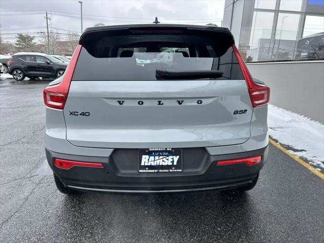 2026 Volvo XC40 Black Edition Ultra, B5 AWD Gas (mild hybrid)