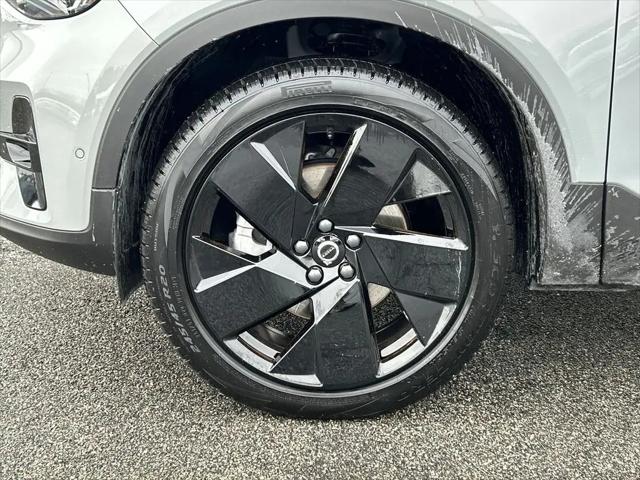 2026 Volvo XC40 Black Edition Ultra, B5 AWD Gas (mild hybrid)