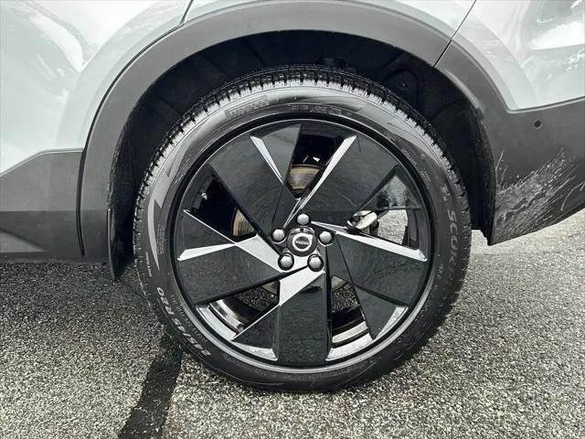 2026 Volvo XC40 Black Edition Ultra, B5 AWD Gas (mild hybrid)