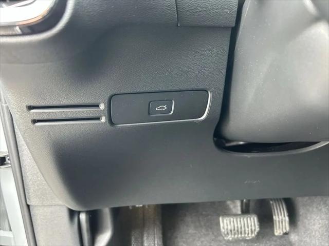 2026 Volvo XC40 Black Edition Ultra, B5 AWD Gas (mild hybrid)