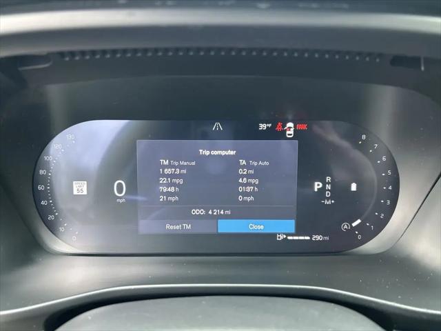 2026 Volvo XC40 Black Edition Ultra, B5 AWD Gas (mild hybrid)