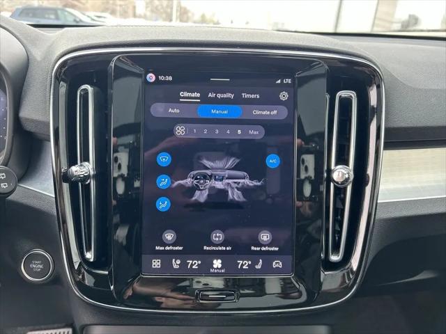 2026 Volvo XC40 Black Edition Ultra, B5 AWD Gas (mild hybrid)