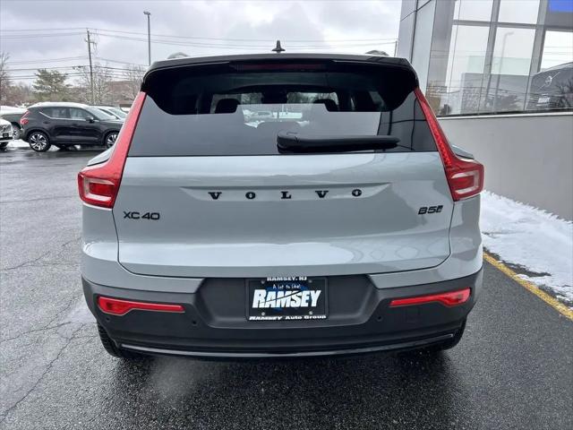 2026 Volvo XC40 Black Edition Ultra, B5 AWD Gas (mild hybrid)