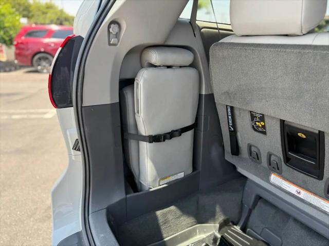 2017 Toyota Sienna XLE Premium 8 Passenger