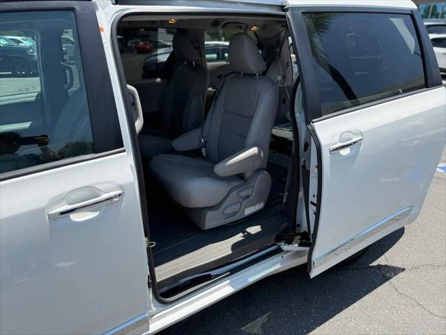 2017 Toyota Sienna XLE Premium 8 Passenger