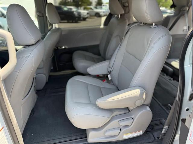2017 Toyota Sienna XLE Premium 8 Passenger