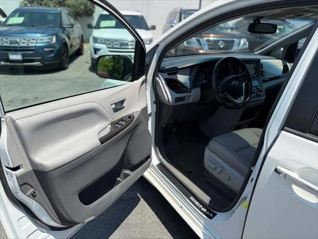 2017 Toyota Sienna XLE Premium 8 Passenger